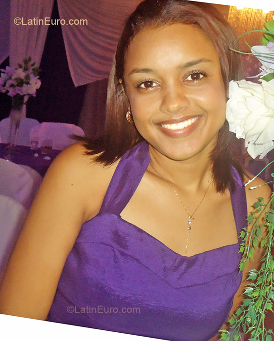 Date this gorgeous Brazil girl Talyta from Sao Luis BR4681