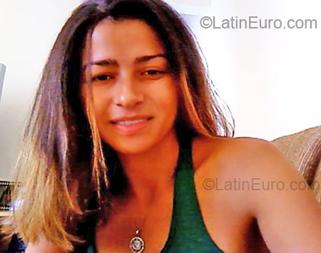 Date this good-looking Brazil girl Leandra from Campo Grande BR4723