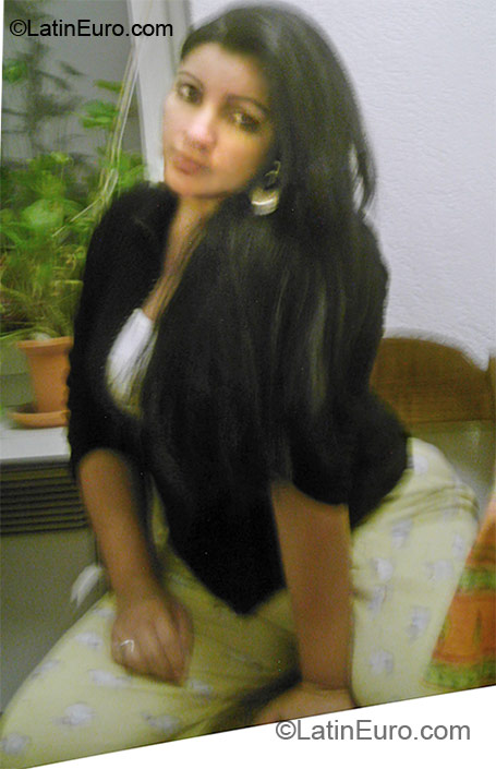 Date this good-looking Spain girl Claudia from Valencia ES156