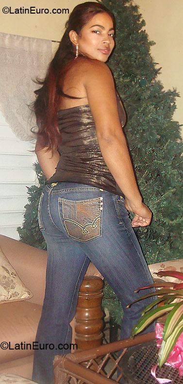 Date this foxy Dominican Republic girl Carolina from Santo Domingo DO6833