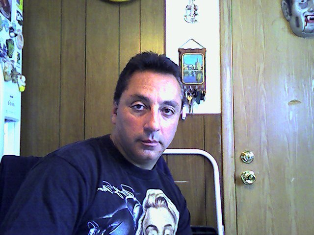 Date this stunning United States man Paulie from schaumburg US9106