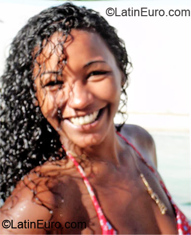 Date this fun Brazil girl Greiciele from Quissama BR6239