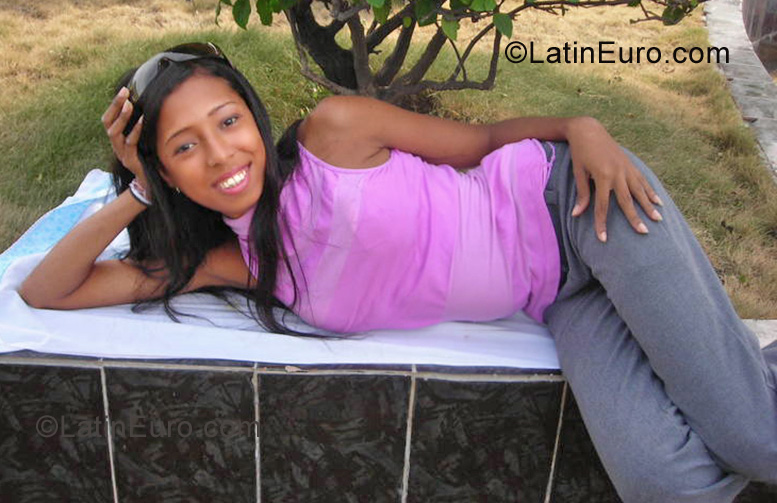 Date this stunning Dominican Republic girl Ana from Barahona DO6961