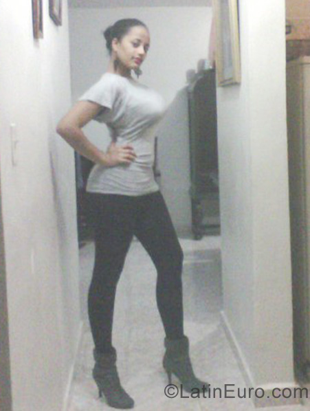 Date this hard body Dominican Republic girl Leecey from Cabarete DO13841