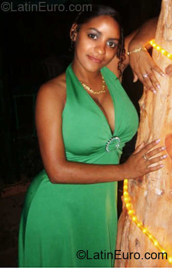 Date this happy Dominican Republic girl Roberci adely e from Santo Domingo DO7837