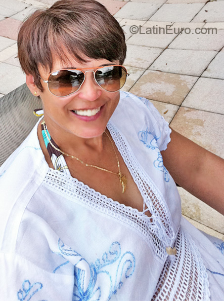 Date this happy United States girl Mariza from Orlando US9309