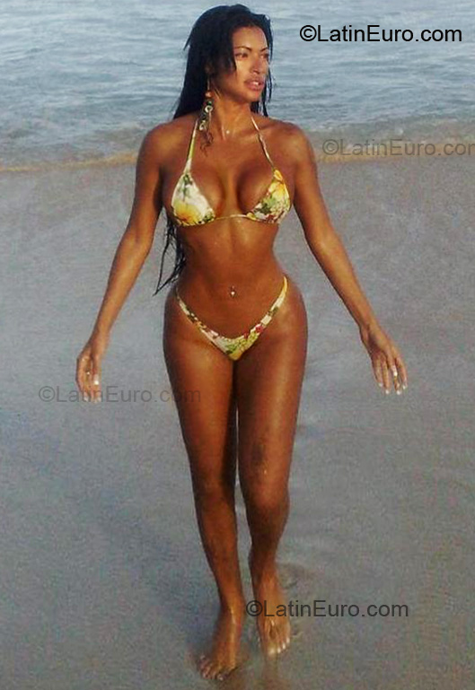 Date this athletic Brazil girl Evaldina from Sao Paulo BR5017