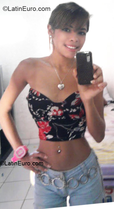 Date this nice looking Brazil girl Dayana from Joao Pessoa BR5046