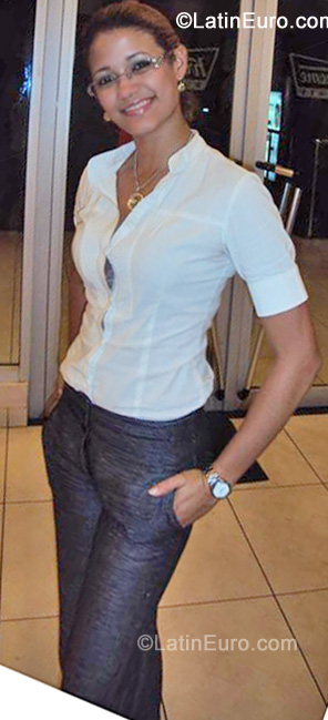 Date this sensual Dominican Republic girl Ana from Bonao DO7278
