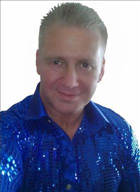 Date this voluptuous United States man Collins from Califonia US9466