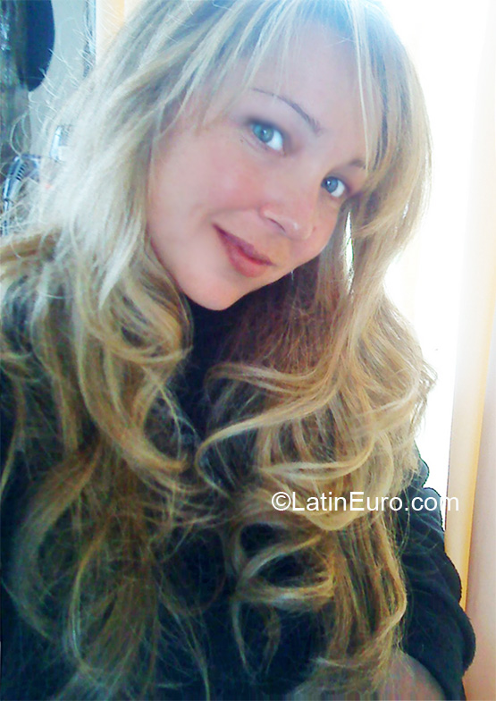 Date this nice looking Uruguay girl Alis from Monteviedo UY10