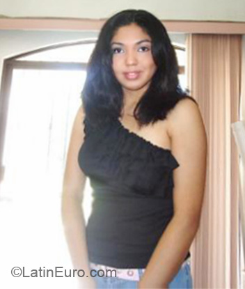 Date this cute Mexico girl Nohemi from La Paz MX325
