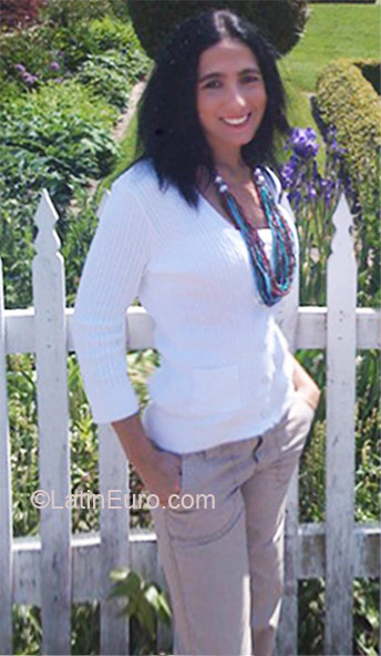 Date this attractive Brazil girl Marcia from Rio De Janeiro BR5196