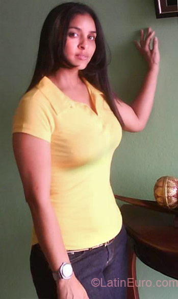 Date this sensual Dominican Republic girl Aracelis from Santiago DO7527