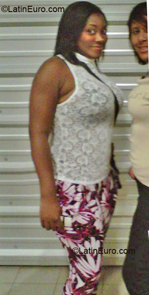 Date this pretty Dominican Republic girl Karina inocenci from Rep.dominicana DO7602