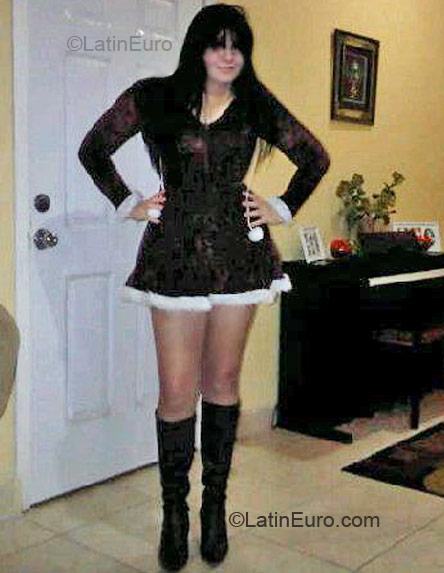 Date this charming Honduras girl Daniela from La Ceiba HN325