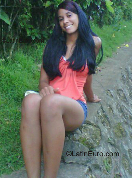 Date this funny Dominican Republic girl Abigail from Saman DO7701
