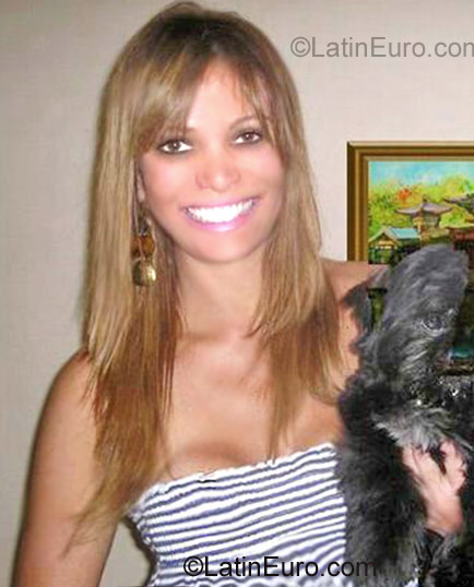 Date this happy Spain girl Carla from living in Spain, Oviedo ES253