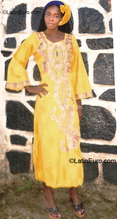 Date this nice looking Cameroon girl Pelagie from Yaounde CM110