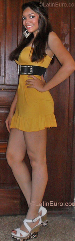Date this passionate Dominican Republic girl Desiree from Santo Domingo DO7801