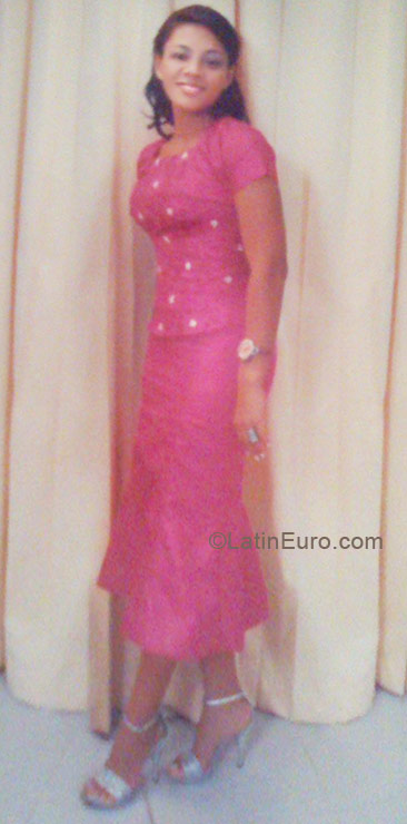 Date this hard body Dominican Republic girl Kenia from Santo Domingo DO7873
