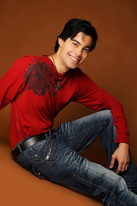 Date this young United States man Ricardo from St Louis US10177