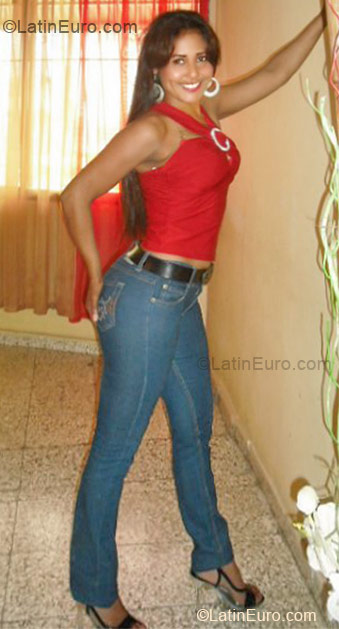 Date this voluptuous Dominican Republic girl Yuberkis from Santiago DO7905