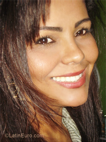 Date this hard body Brazil girl Elisangela from Vitoria BR5547