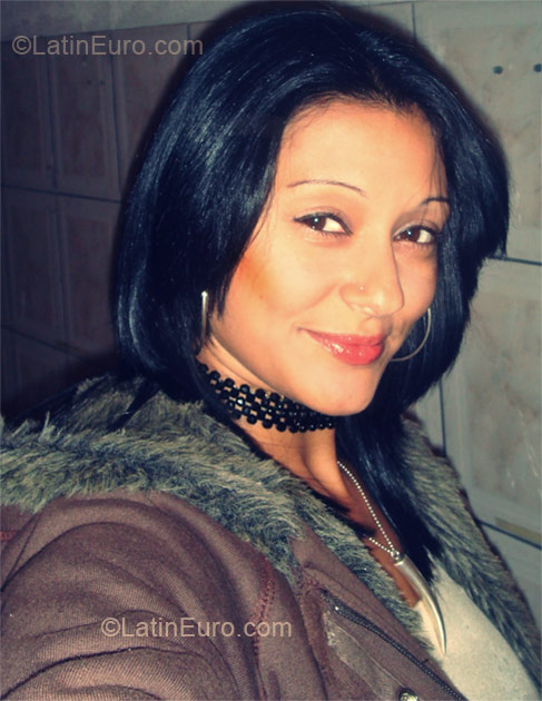 Date this voluptuous Brazil girl Beatriz from Rio De Janeiro BR5563