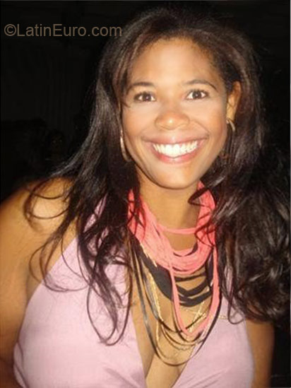 Date this hot Brazil girl Tainah from Brasilia BR5602
