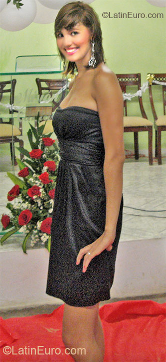 Date this delightful Colombia girl Yurany from Barranquilla CO8099