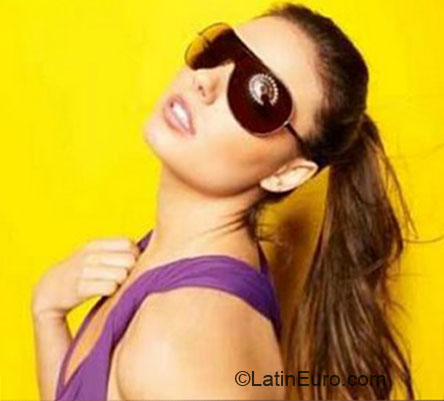 Date this attractive Brazil girl Giselle from Goiania BR5664
