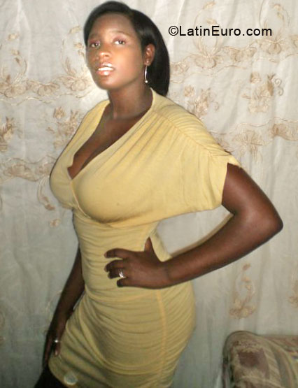 Date this voluptuous Dominican Republic girl Elena from La Romana DO8135