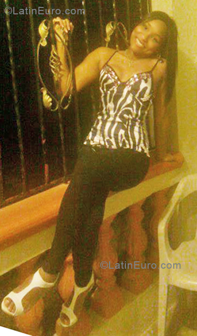 Date this hot Dominican Republic girl Carmen from Cotui DO8162