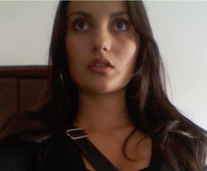 Date this foxy Colombia girl Estefania from Lisboa CO7367