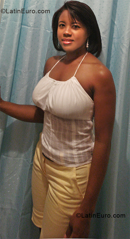 Date this charming Dominican Republic girl Mayra from Santo Domingo DO12978
