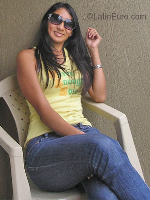 Date this beautiful Colombia girl Mena7 from Cali CO7420