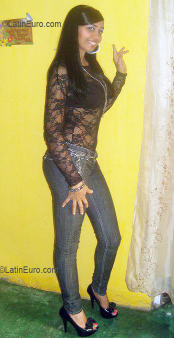 Date this lovely Dominican Republic girl Berenice from Santiago De Los Caballeros DO9752