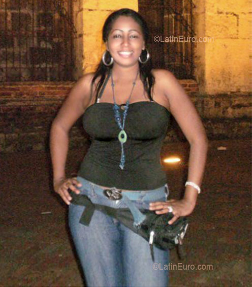 Date this cute Dominican Republic girl Yesica from Santo Domingo DO8325
