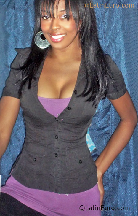 Date this georgeous Dominican Republic girl Elizabeth from Santo Domingo DO8355