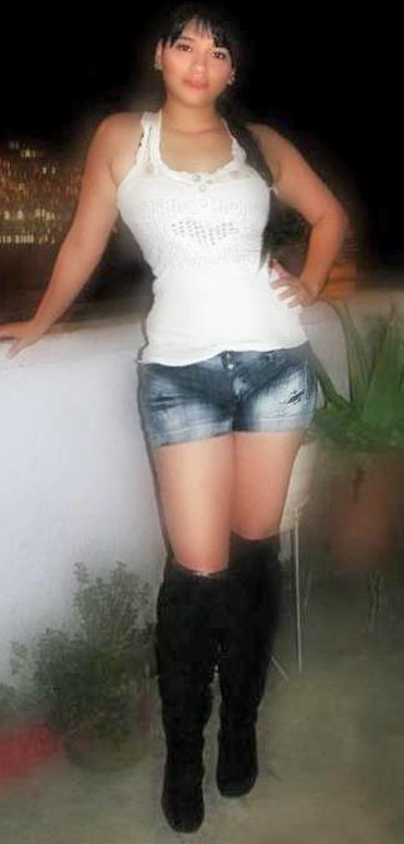 Date this pretty Colombia girl Caron from Medellin CO7490