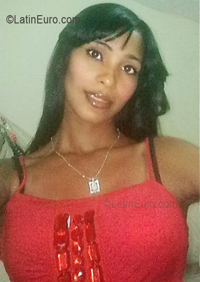 Date this exotic Dominican Republic girl Yohanny from Santo Domingo DO8466