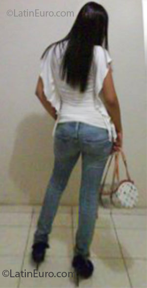 Date this voluptuous Dominican Republic girl Naioby from Santiago DO8473