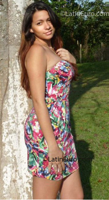 Date this athletic Brazil girl Tabata from Recife BR5888