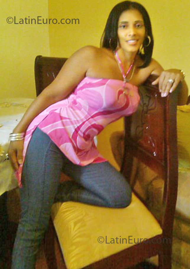 Date this good-looking Dominican Republic girl Gloria from Santiago DO8561