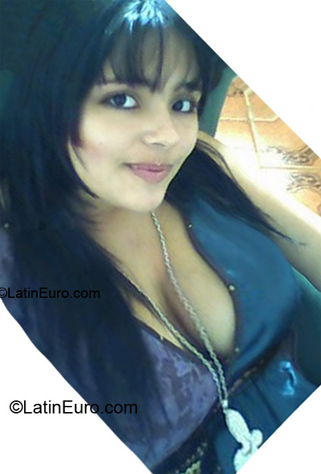 Date this voluptuous Brazil girl Cassia from Goiania BR5900