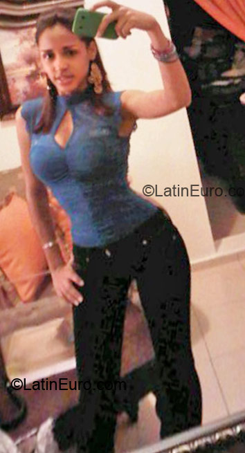 Date this sensual Dominican Republic girl Ziara from Santiago DO8605