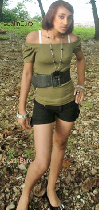 Date this gorgeous Dominican Republic girl Lisbesth from Santo Domingo DO8727