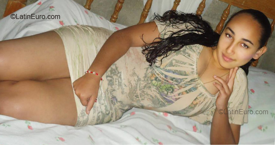 Date this hot Dominican Republic girl Yaneliza from Santiago DO8736