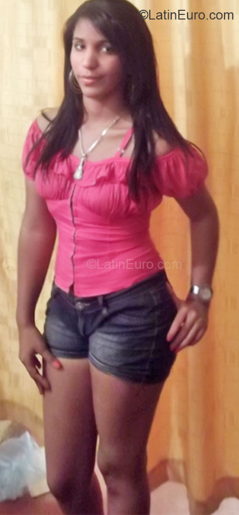 Date this passionate Dominican Republic girl Carolina from Santo Domingo DO8801